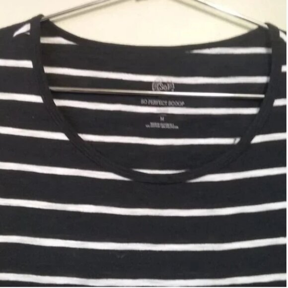 SO Perfect Scoop Striped Top Size Medium - Picture 2 of 8